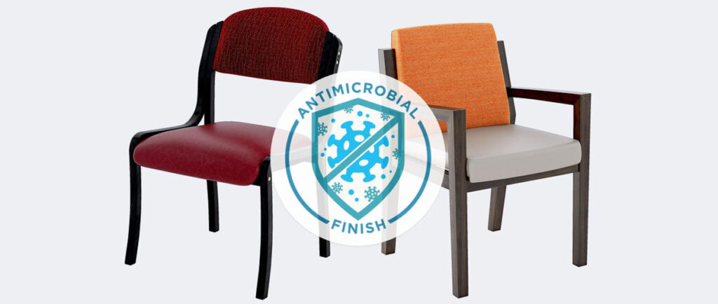 Zwei Holsag-Stühle nebeneinander mit einem „antimikrobielles Finish“-Emblem