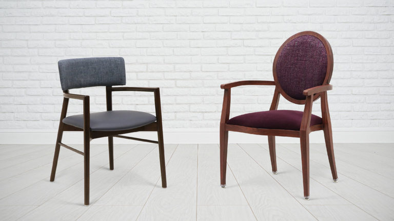 Qual é a diferença entre as cadeiras de madeira Faux vs. Madeira real?