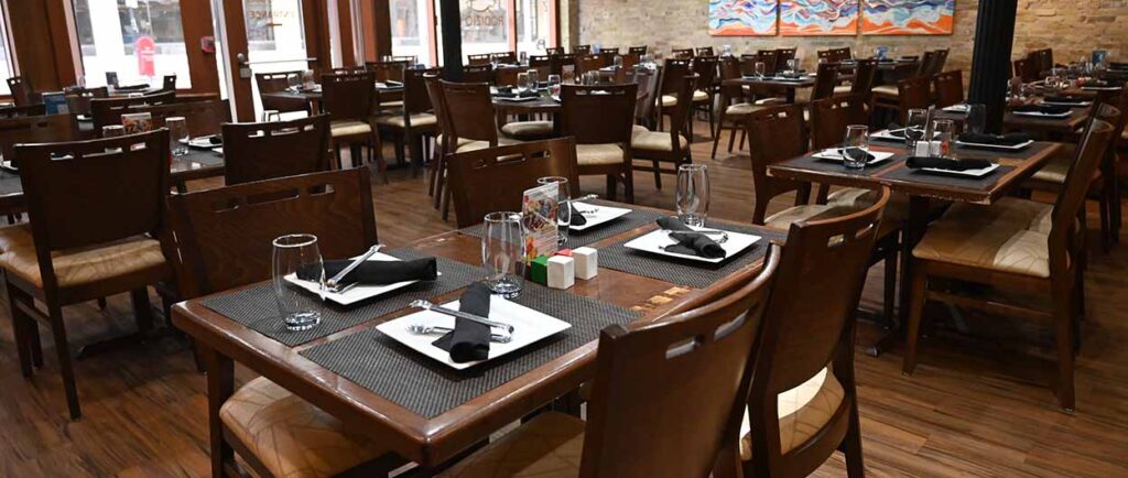 Una foto del comedor en el local de Milwaukee Rodizio Grill